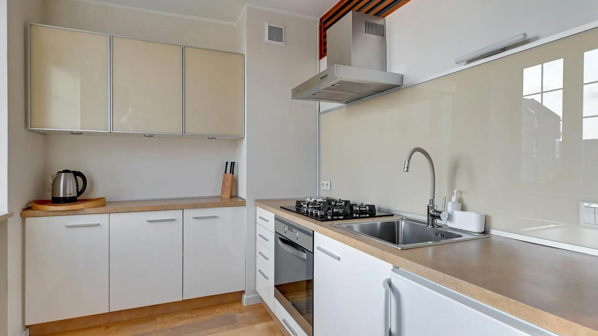 Dom & House - Apartments Old Town Targ Rybny - Self Check-In, Parking, River View Gdaňsk